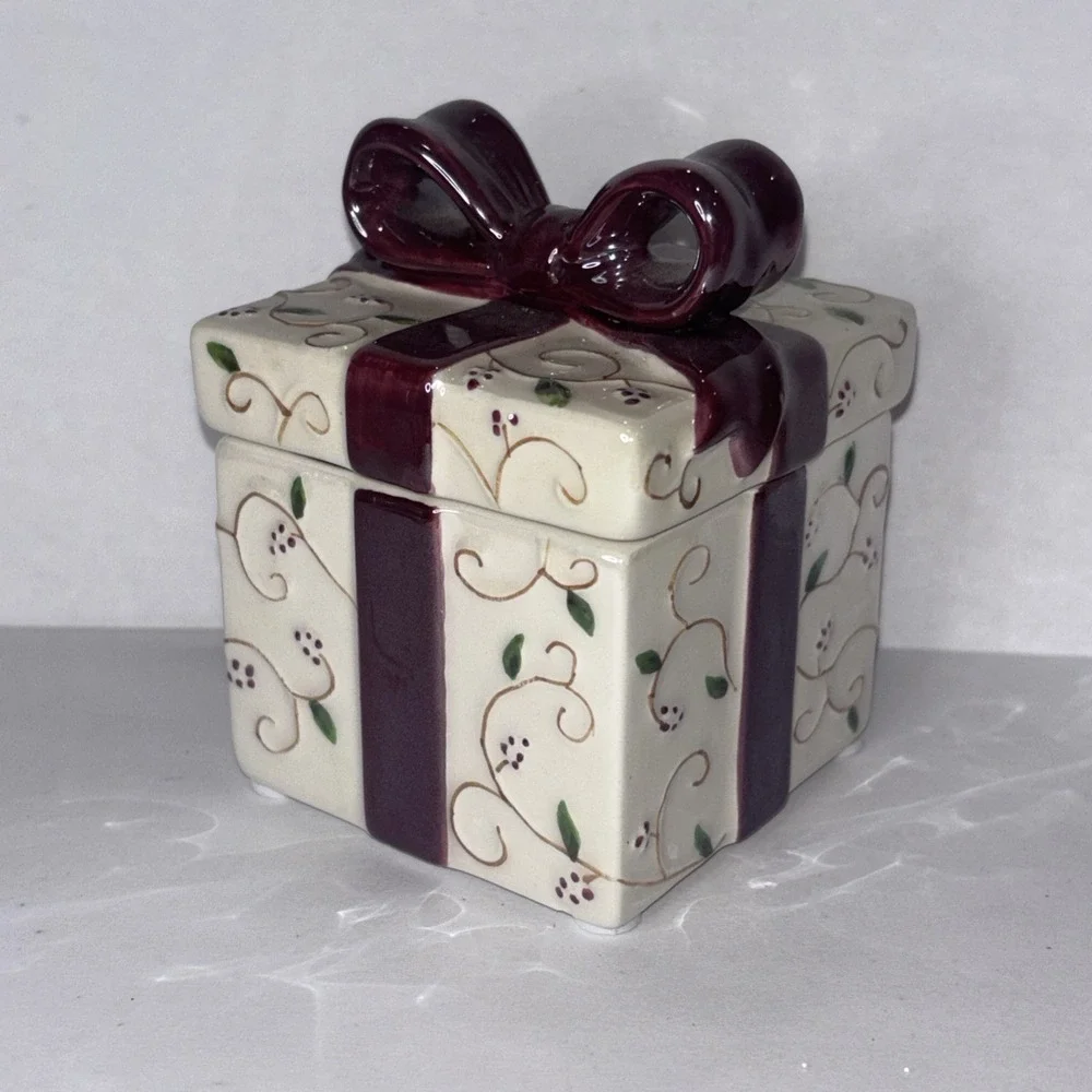 Yankee Candle Gift Box Present Tealight Ceramic Candle Holder Christmas Holiday